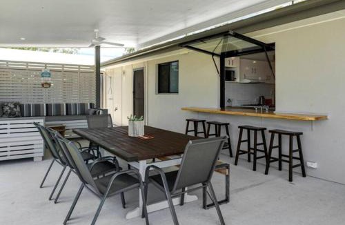 Tin Can Bay House | Welcome to The Crab Shack