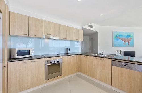 Currumbin Apartment | Welcome to Waves Absolute Beachfront Beach Apartment.