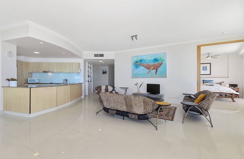 Currumbin Apartment | Welcome to Waves Absolute Beachfront Beach Apartment.