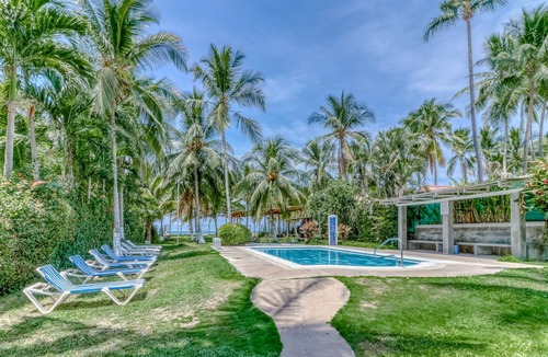 Puntarenas Apartment | Well-situated villa at beachfront property w/shared pool & gardens!