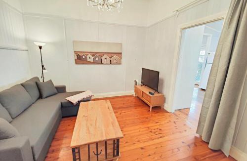 Wynnum Apartment | West Avenue Hideaway in Wynnum - 1 Bed and 1 Bath