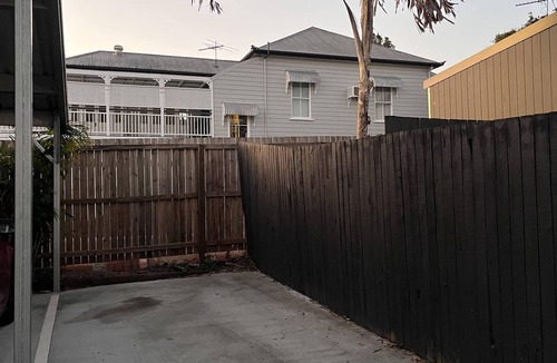 Toowong House | WEST HUB. Private Infrared Sauna only 3km to city & more! New reno, loft style!