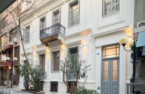 Neapoli Hostel | When in Athens Hostel