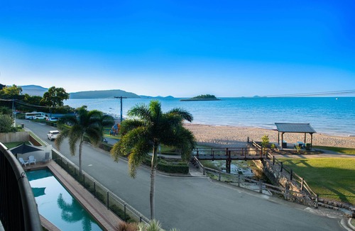 Cannonvale Apartment | Whitsunday Beachfront Apartment on Coral Esplanade