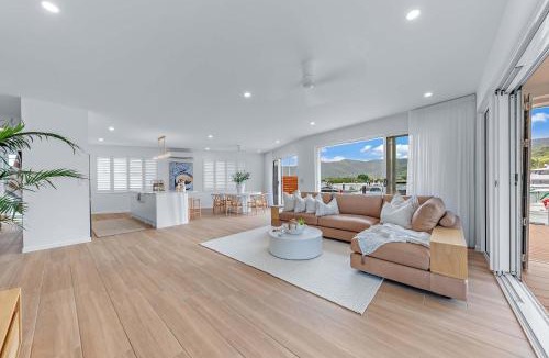 Airlie Beach House | Whitsunday Waterfront Luxury at 19 The Cove