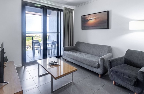 East Mackay Apartment | WhitsunStays - The Regal 2br/2bth, central
