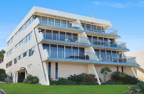 Kings Beach Apartment | Wickham Point Unit 5 Kings Beach QLD