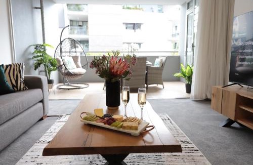 South Brisbane Apartment | Wild Luxe Apt - Southbank & Fast WiFi, Parking