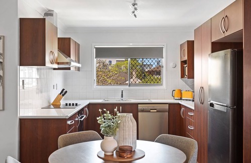 Windsor Apartment | Windsor Cosy 2-Bedroom Unit in Quiet Neighborhood