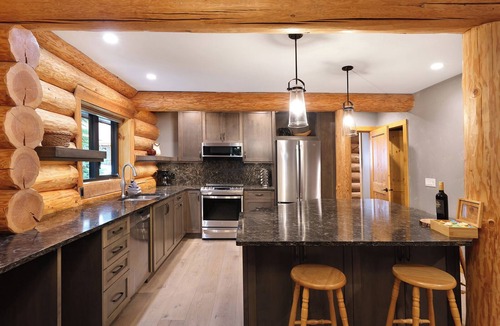 Courtenay Ski Chalet | Wintergreen Lodge, Mount Washington - Hot Tub