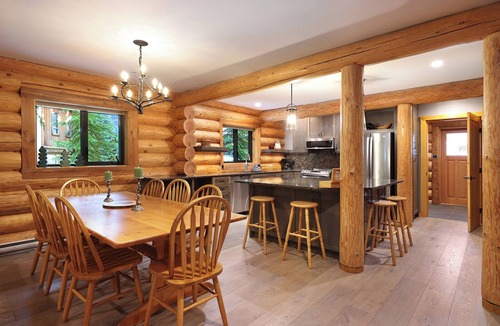 Courtenay Ski Chalet | Wintergreen Lodge, Mount Washington - Hot Tub