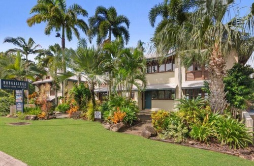 Wongaling Beach Apartment | Wongalinga Absolute Beachfront ~ Tropical Oasis