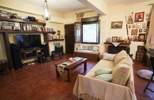 Kefalochori House | Wood & Chill