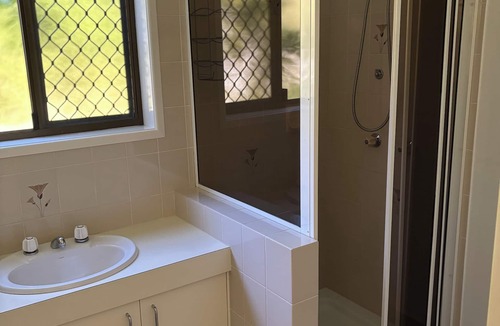 Ninderry House | Woodgate Ninderry, Close to cafes and top restaurant. 15 minutes to Coolum beach