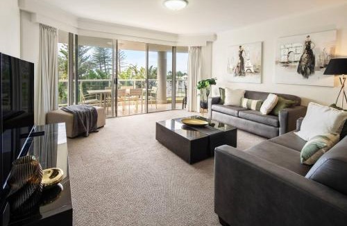 Main Beach Apartment | Xanadu Escape - Seaside Resort near Surfers Paradise