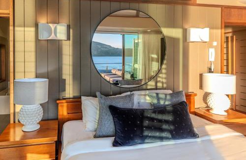 Hamilton Island Villa | Yacht Club 33 Serenity House Ocean Views 2 Buggies