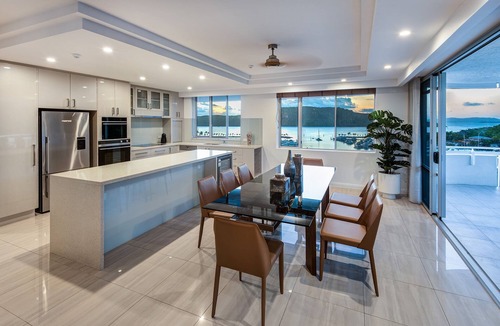 Hamilton Island Apartment | Yacht Harbour Tower 2 - Central location, oceanviews, golf buggy and transfers