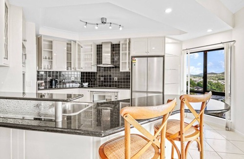 Mooroobool House | Your Ultimate Escape in Mooroobool- Luxury Tropical Retreat with Pool & Stunning Views – Perfect for Families & Groups!