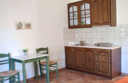 Aravissos Condo | YULI'S HOUSE APARTMENT COMPLEX NEAR THE SEA