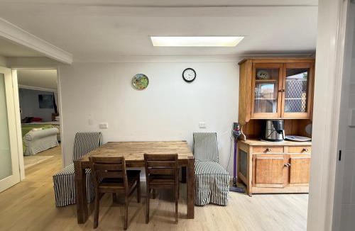 Boondall House | Zen Escape Guest House " Location 1" - Three listings - Romantic Escape, Cozy Delight, Oasis Suite