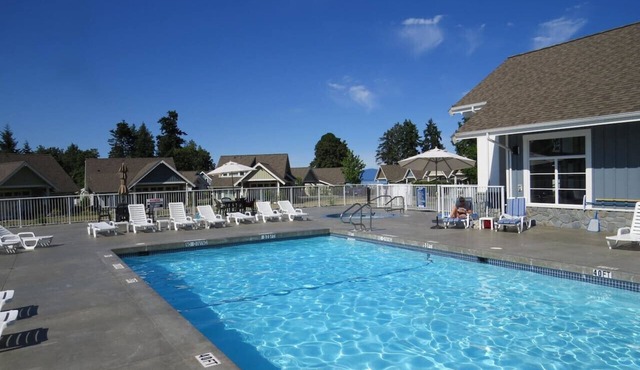3BR Poolside Retreat in Gated Community