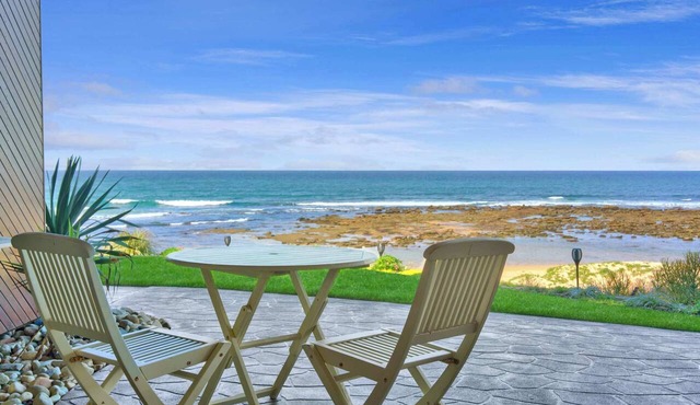 Absolute Beachfront Escape | Blue Bay|Nova Escapes