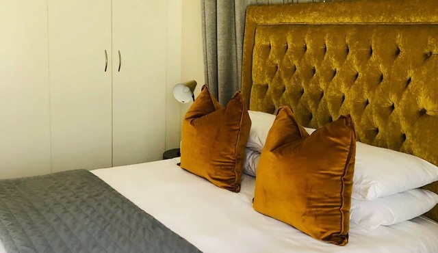 Adorable 6-bedroom house in soothing Sandton neighborhood