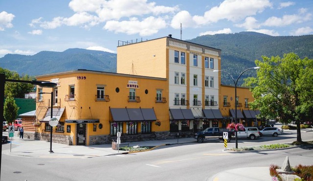 Adventure Hotel