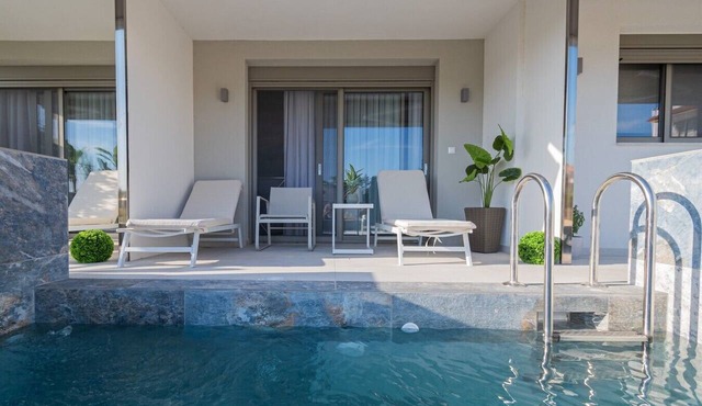 Aria Prive Pool Villa Left by RentalsPro - Portaria Beach