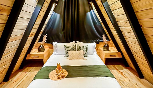 Cabin Lavander Cabin/2-bedroom cabin/Jacuzzi with AC/Romantic Nature Escape