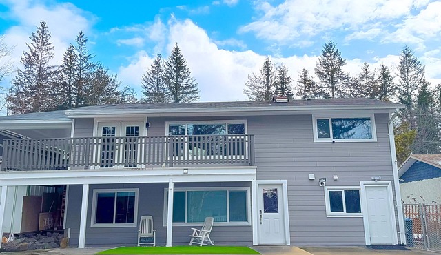 Charming Studio Room | 5 Min to DownTown | Self Check-In | 75" TV
