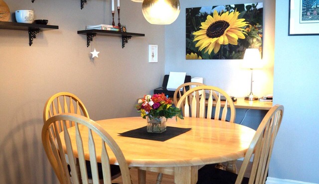 Cozy Condo - Quick exit to mountains!