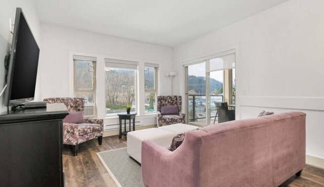 Elevated Escapes: 2BR Overlooking Mountain View!