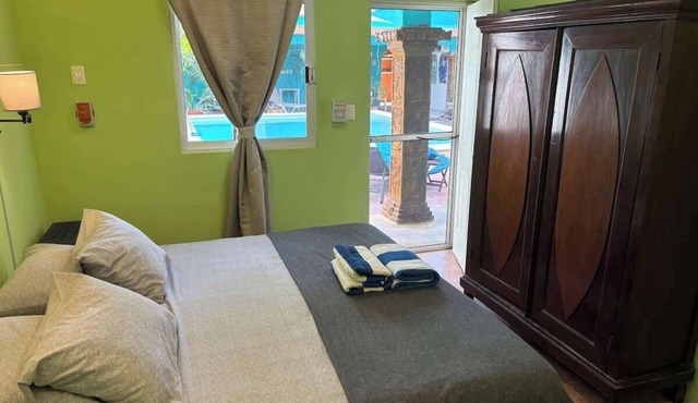 Friendly Chelem Poolside Apartment!