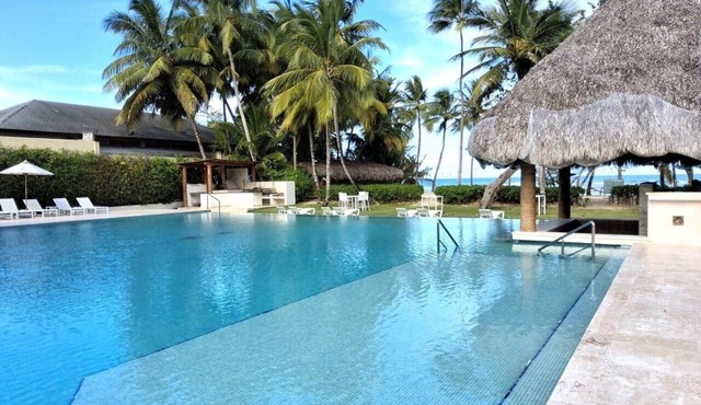 Gorgeous large condo, quiet beachfront complex