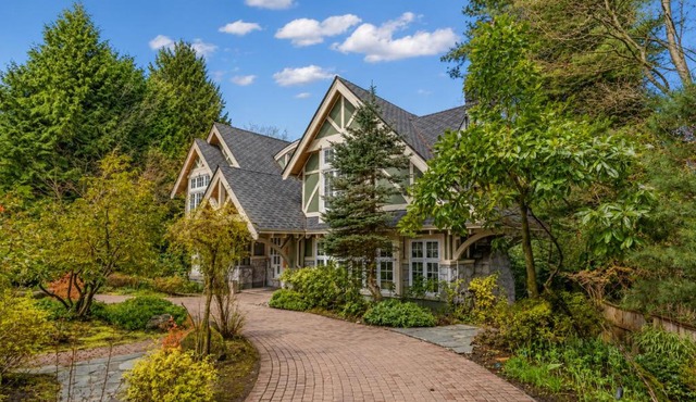 Luxury 7BR 8BA West Side Villa with Garden & Pond 5 Min to Downtown