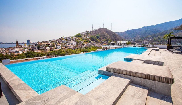Modern Luxury 2BR in Romantic Zone