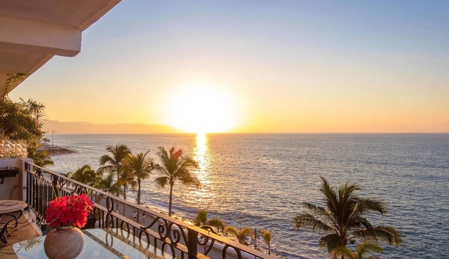 Ocean Front Casa Luz - Incredible Views in the best location!