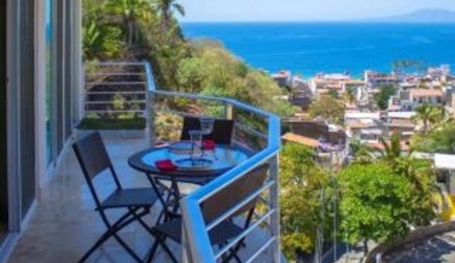 Ocean View Condo Near Downtown and Malecon Boardwalk