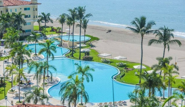 Panoramic Ocean Front! 2 B/2B|Pool! Bayview Grand
