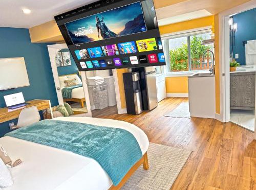 Private Studio - 5 Min to DT - Self Check-In - 75 Inch TV