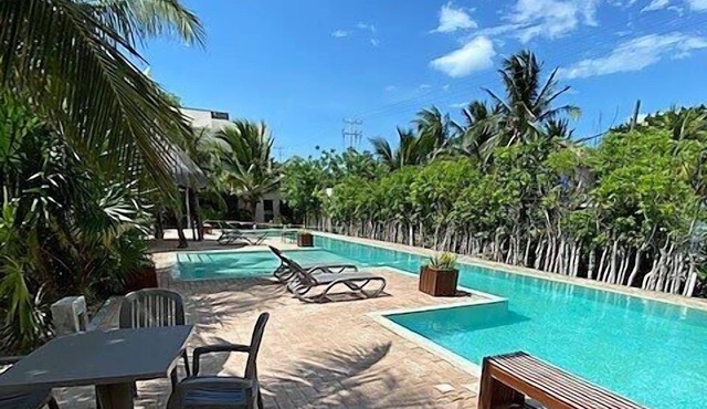 Progreso East, 1 block from Sea, with pool views