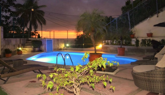 QUIET APARTMENT WITH FANTASTIC PARONAMIC SEE VIEW