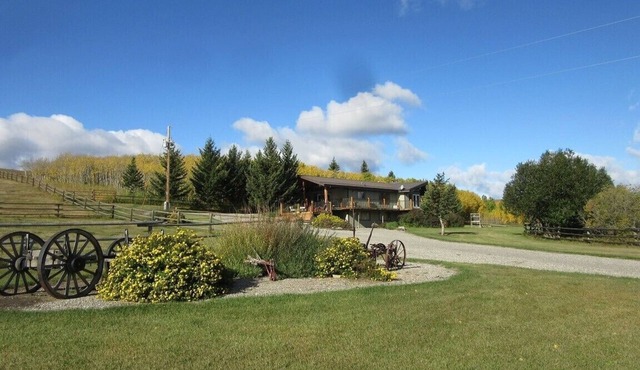 Rustic Ranch House—LIVINGSTONE LODGE