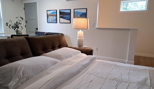 Sicamous Upper Suite - Licensedn