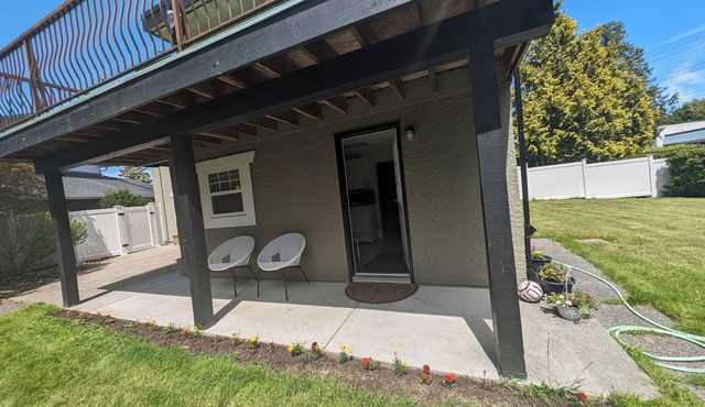 Spacious 2BR Suite with Private Entrance in Sunny Tsawwassen