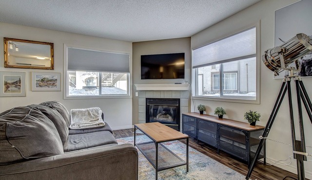 Spacious condo unit Getaway to the Rocky