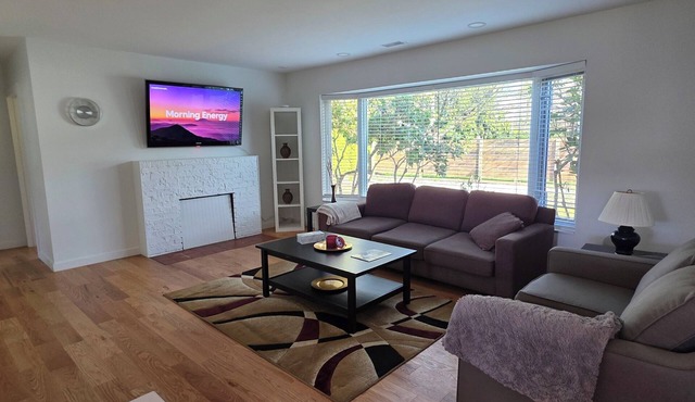 Spacious Fully Furnished 3BR Home in North Vancouver Near Downtown