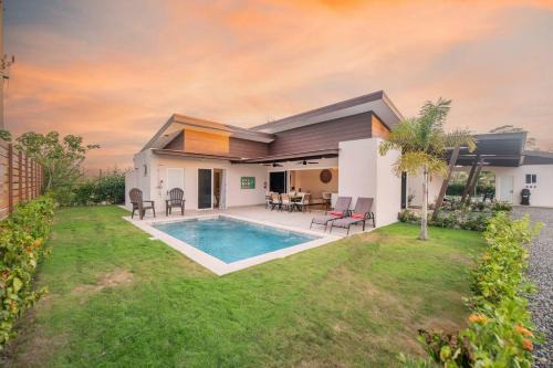 Triskele Earth by Vacation Pura Vida