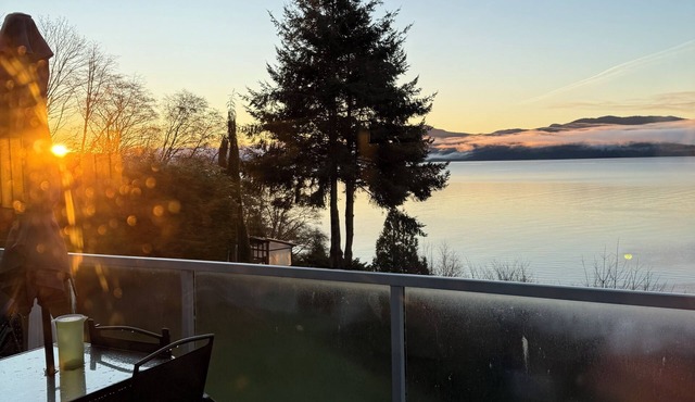 Waterfront Home! EV charger & Pet Friendly too :)
